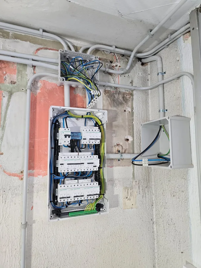 Electricista, Lampista y Fontanero URGENCIA 24/7 - Imagen 10